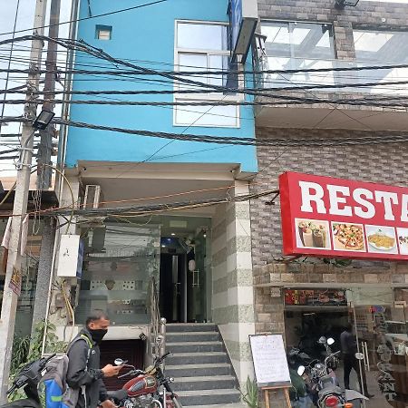 Airport hotel Breeze Neu-Delhi Exterior foto