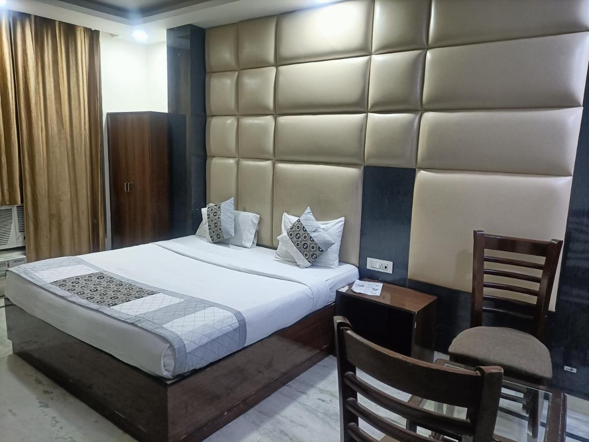 Airport hotel Breeze Neu-Delhi Exterior foto